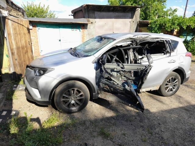 Серый Тойота РАВ 4, объемом двигателя 2 л и пробегом 190 тыс. км за 8000 $, фото 1 на Automoto.ua