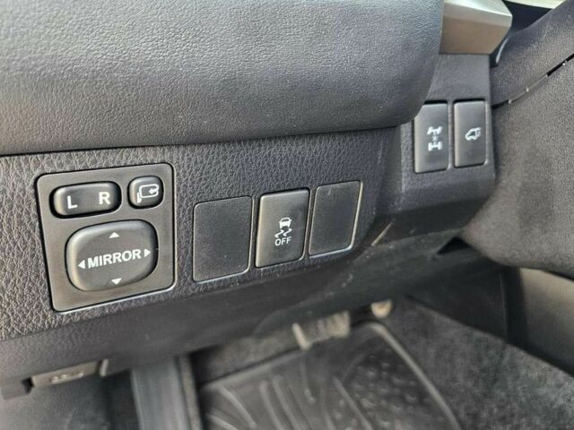 Сірий Тойота РАВ 4, об'ємом двигуна 2 л та пробігом 170 тис. км за 8900 $, фото 12 на Automoto.ua