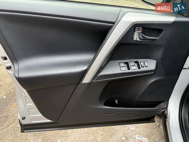 Серый Тойота РАВ 4, объемом двигателя 2.23 л и пробегом 222 тыс. км за 17700 $, фото 4 на Automoto.ua