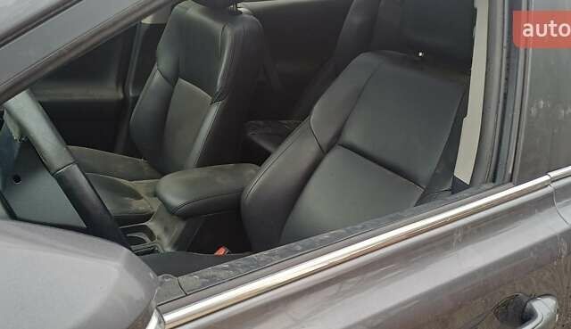 Тойота РАВ 4 2015 у Києві на Automoto.ua Сірий Тойота РАВ 4, об'ємом двигуна 2.49 л та пробігом 67 тис. км за 7000 $, фото 11 на Automoto.ua