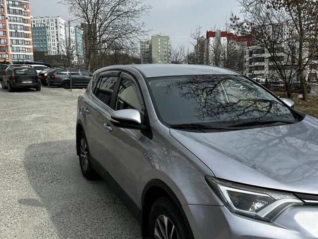 Серый Тойота РАВ 4, объемом двигателя 2.5 л и пробегом 122 тыс. км за 17250 $, фото 1 на Automoto.ua
