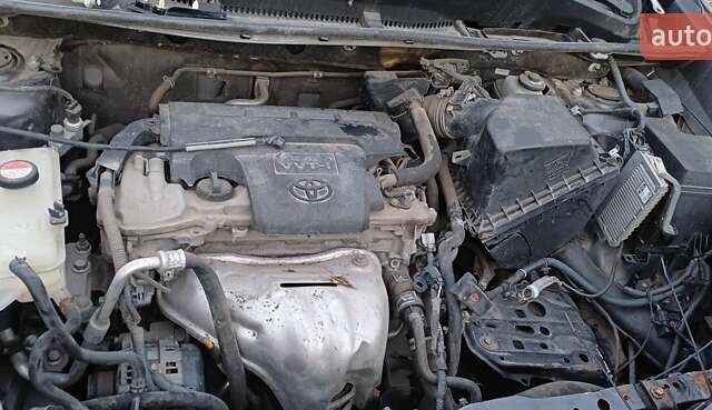 Тойота РАВ 4 2015 у Києві на Automoto.ua Сірий Тойота РАВ 4, об'ємом двигуна 2.49 л та пробігом 67 тис. км за 7000 $, фото 4 на Automoto.ua