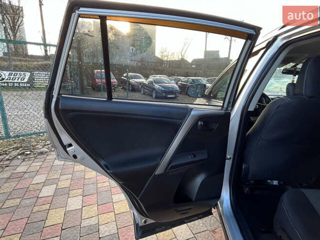 Серый Тойота РАВ 4, объемом двигателя 2.5 л и пробегом 155 тыс. км за 16600 $, фото 18 на Automoto.ua