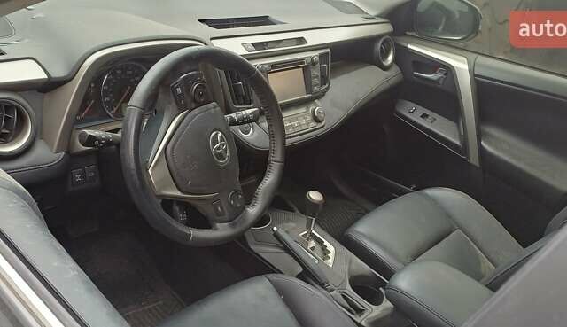 Тойота РАВ 4 2015 у Києві на Automoto.ua Сірий Тойота РАВ 4, об'ємом двигуна 2.49 л та пробігом 67 тис. км за 7000 $, фото 2 на Automoto.ua