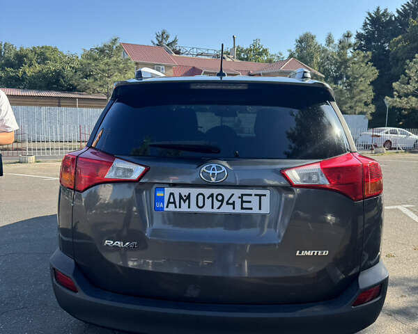 Серый Тойота РАВ 4, объемом двигателя 2.49 л и пробегом 239 тыс. км за 22000 $, фото 2 на Automoto.ua