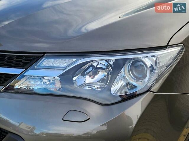 Тойота РАВ 4 2015 в Виннице на Automoto.ua Серый Тойота РАВ 4, объемом двигателя 2.23 л и пробегом 88 тыс. км за 19333 $, фото 52 на Automoto.ua