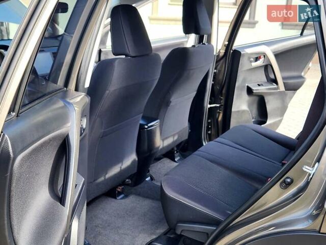 Тойота РАВ 4 2015 в Виннице на Automoto.ua Серый Тойота РАВ 4, объемом двигателя 2.23 л и пробегом 88 тыс. км за 19333 $, фото 36 на Automoto.ua