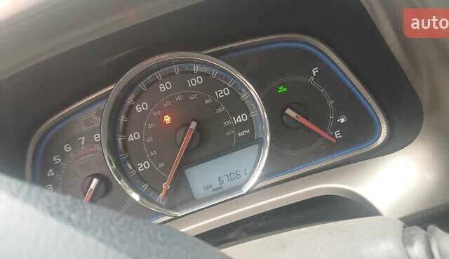 Тойота РАВ 4 2015 у Києві на Automoto.ua Сірий Тойота РАВ 4, об'ємом двигуна 2.49 л та пробігом 67 тис. км за 7000 $, фото 3 на Automoto.ua