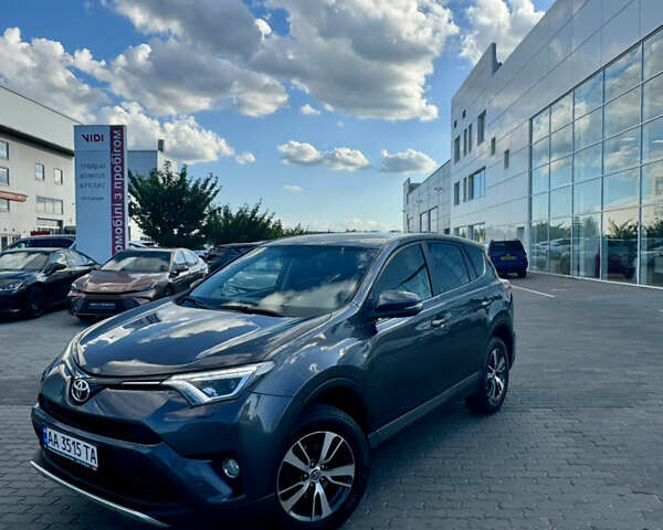 Серый Тойота РАВ 4, объемом двигателя 2 л и пробегом 200 тыс. км за 17500 $, фото 5 на Automoto.ua