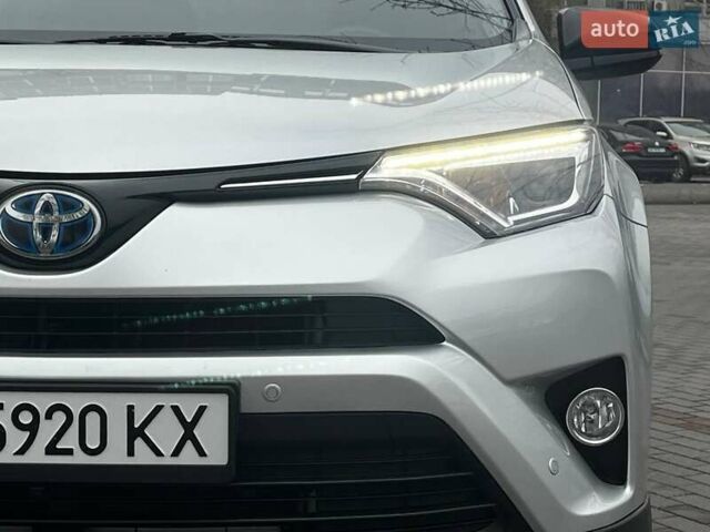 Серый Тойота РАВ 4, объемом двигателя 2.49 л и пробегом 124 тыс. км за 17900 $, фото 5 на Automoto.ua