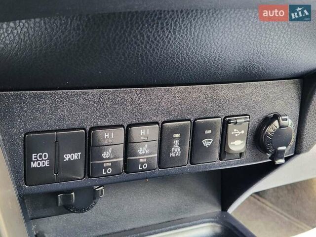 Тойота РАВ 4 2015 в Виннице на Automoto.ua Серый Тойота РАВ 4, объемом двигателя 2.23 л и пробегом 88 тыс. км за 19333 $, фото 31 на Automoto.ua