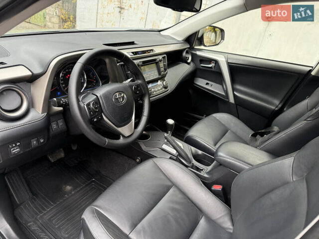Серый Тойота РАВ 4, объемом двигателя 2.23 л и пробегом 222 тыс. км за 17700 $, фото 2 на Automoto.ua