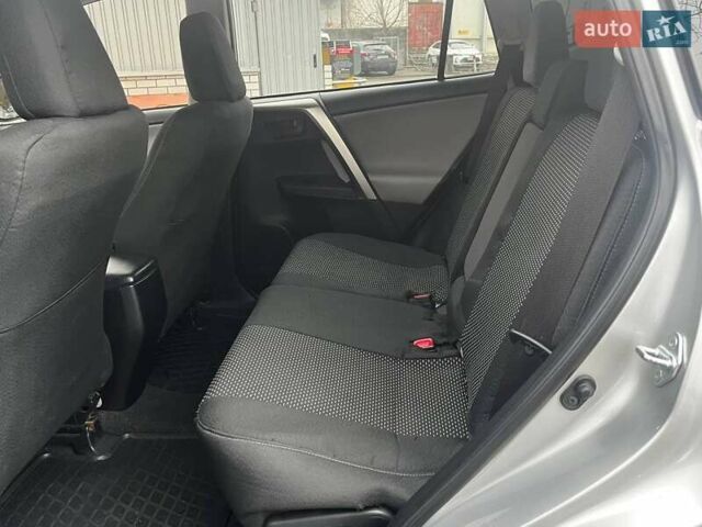 Серый Тойота РАВ 4, объемом двигателя 2.49 л и пробегом 124 тыс. км за 17900 $, фото 11 на Automoto.ua