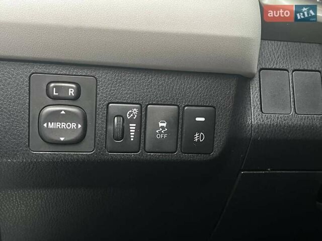 Серый Тойота РАВ 4, объемом двигателя 2.49 л и пробегом 124 тыс. км за 17900 $, фото 9 на Automoto.ua