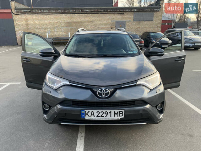 Тойота РАВ 4 2015 у Києві на Automoto.ua Сірий Тойота РАВ 4, об'ємом двигуна 2.49 л та пробігом 150 тис. км за 15000 $, фото 1 на Automoto.ua