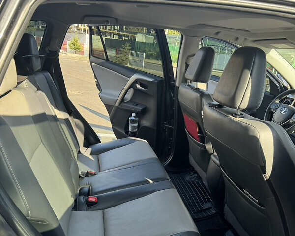 Серый Тойота РАВ 4, объемом двигателя 2.49 л и пробегом 239 тыс. км за 22000 $, фото 12 на Automoto.ua