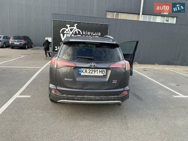 Тойота РАВ 4 2015 у Києві на Automoto.ua Сірий Тойота РАВ 4, об'ємом двигуна 2.49 л та пробігом 150 тис. км за 15000 $, фото 3 на Automoto.ua
