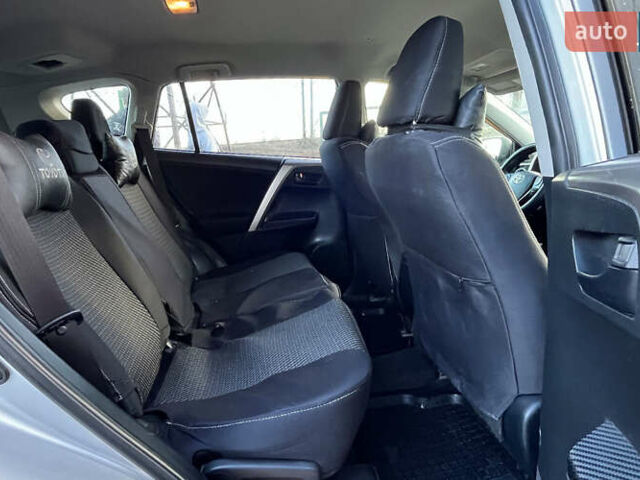 Серый Тойота РАВ 4, объемом двигателя 2.5 л и пробегом 155 тыс. км за 16600 $, фото 22 на Automoto.ua