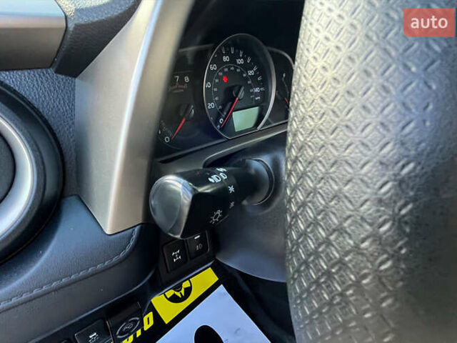 Серый Тойота РАВ 4, объемом двигателя 2.5 л и пробегом 155 тыс. км за 16600 $, фото 15 на Automoto.ua