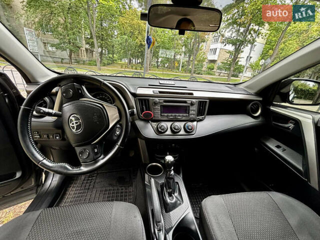 Серый Тойота РАВ 4, объемом двигателя 2 л и пробегом 178 тыс. км за 15000 $, фото 5 на Automoto.ua