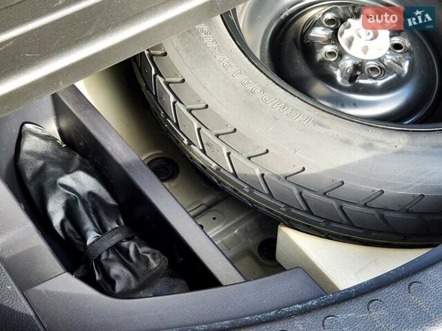 Тойота РАВ 4 2015 в Виннице на Automoto.ua Серый Тойота РАВ 4, объемом двигателя 2.23 л и пробегом 88 тыс. км за 19333 $, фото 39 на Automoto.ua