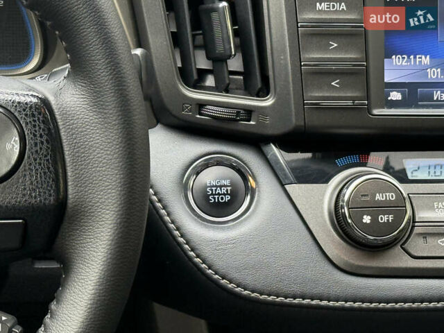 Серый Тойота РАВ 4, объемом двигателя 2.23 л и пробегом 222 тыс. км за 17700 $, фото 7 на Automoto.ua