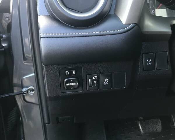 Сірий Тойота РАВ 4, об'ємом двигуна 2.49 л та пробігом 99 тис. км за 15900 $, фото 12 на Automoto.ua