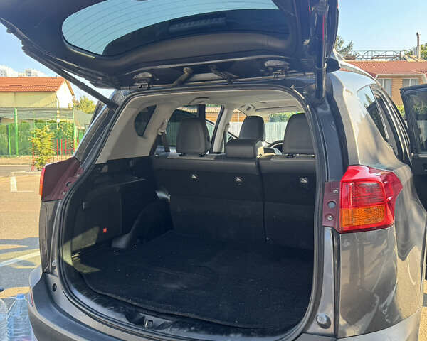 Серый Тойота РАВ 4, объемом двигателя 2.49 л и пробегом 239 тыс. км за 22000 $, фото 9 на Automoto.ua