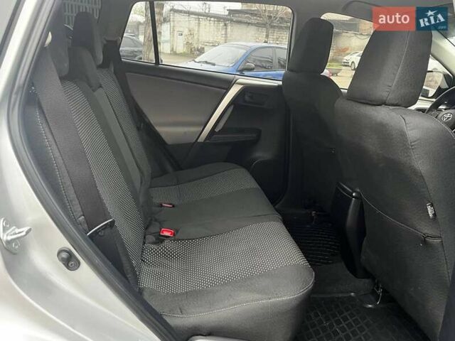 Серый Тойота РАВ 4, объемом двигателя 2.49 л и пробегом 124 тыс. км за 17900 $, фото 13 на Automoto.ua