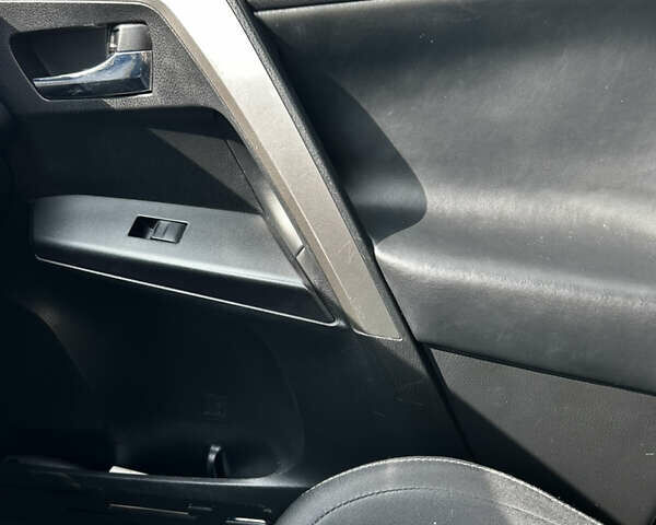 Сірий Тойота РАВ 4, об'ємом двигуна 2.5 л та пробігом 121 тис. км за 17100 $, фото 23 на Automoto.ua