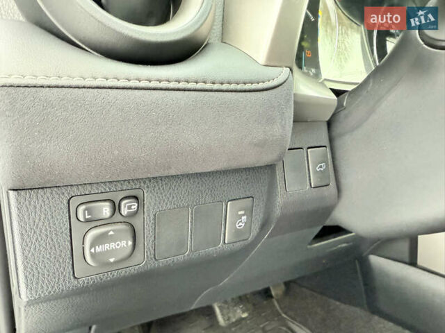 Сірий Тойота РАВ 4, об'ємом двигуна 2.49 л та пробігом 190 тис. км за 20500 $, фото 32 на Automoto.ua