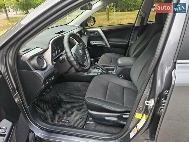 Тойота РАВ 4 2016 в Запорожье на Automoto.ua Серый Тойота РАВ 4, объемом двигателя 2.49 л и пробегом 190 тыс. км за 15900 $, фото 1 на Automoto.ua