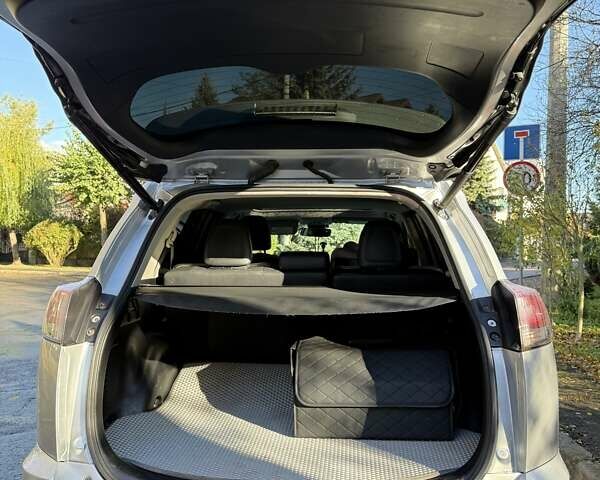 Тойота РАВ 4 2016 в Ивано-Франковске на Automoto.ua Серый Тойота РАВ 4, объемом двигателя 2.49 л и пробегом 127 тыс. км за 22000 $, фото 8 на Automoto.ua