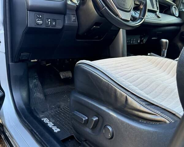 Тойота РАВ 4 2016 в Ивано-Франковске на Automoto.ua Серый Тойота РАВ 4, объемом двигателя 2.49 л и пробегом 127 тыс. км за 22000 $, фото 5 на Automoto.ua