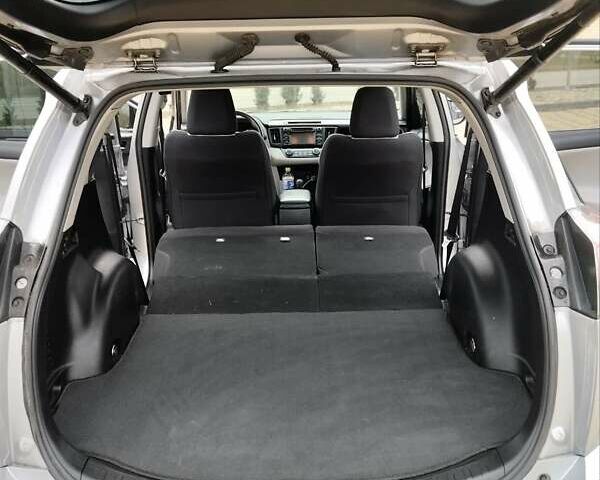 Сірий Тойота РАВ 4, об'ємом двигуна 2.49 л та пробігом 264 тис. км за 15300 $, фото 9 на Automoto.ua