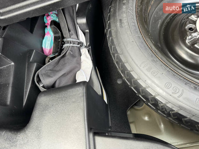 Серый Тойота РАВ 4, объемом двигателя 2.49 л и пробегом 107 тыс. км за 15800 $, фото 33 на Automoto.ua