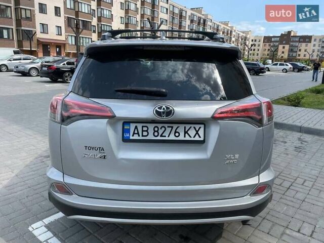 Тойота РАВ 4 2016 в Виннице на Automoto.ua Серый Тойота РАВ 4, объемом двигателя 2.49 л и пробегом 260 тыс. км за 17000 $, фото 2 на Automoto.ua