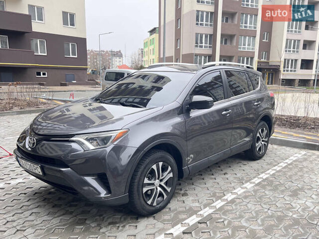 Сірий Тойота РАВ 4, об'ємом двигуна 2.49 л та пробігом 175 тис. км за 18200 $, фото 2 на Automoto.ua