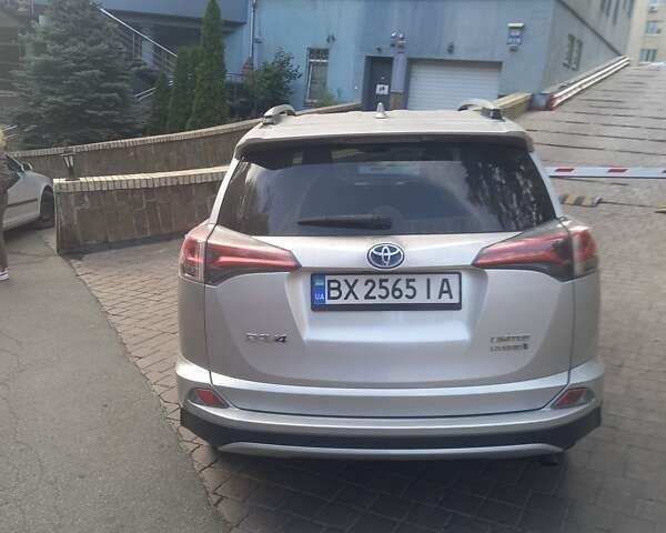 Серый Тойота РАВ 4, объемом двигателя 2.49 л и пробегом 138 тыс. км за 22000 $, фото 2 на Automoto.ua