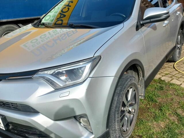 Серый Тойота РАВ 4, объемом двигателя 2 л и пробегом 200 тыс. км за 17300 $, фото 1 на Automoto.ua