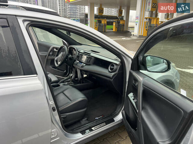 Серый Тойота РАВ 4, объемом двигателя 2.49 л и пробегом 74 тыс. км за 17120 $, фото 7 на Automoto.ua