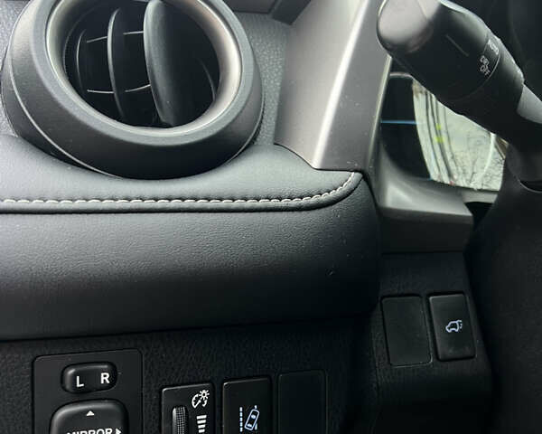 Серый Тойота РАВ 4, объемом двигателя 2.49 л и пробегом 139 тыс. км за 23500 $, фото 22 на Automoto.ua