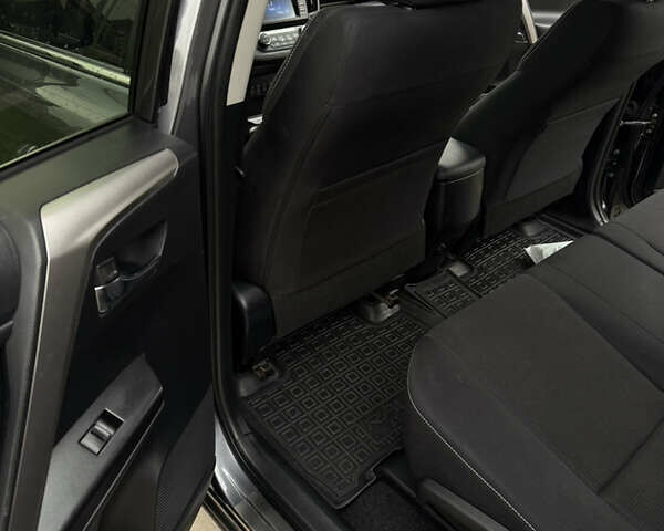 Серый Тойота РАВ 4, объемом двигателя 2.23 л и пробегом 173 тыс. км за 19900 $, фото 27 на Automoto.ua