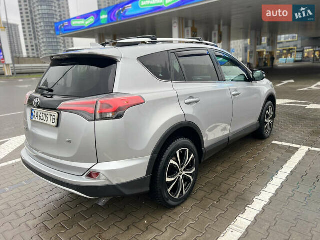 Серый Тойота РАВ 4, объемом двигателя 2.49 л и пробегом 74 тыс. км за 17120 $, фото 3 на Automoto.ua