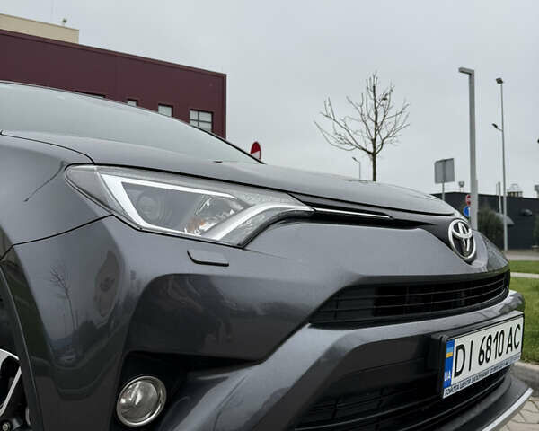 Серый Тойота РАВ 4, объемом двигателя 2.23 л и пробегом 173 тыс. км за 19900 $, фото 1 на Automoto.ua