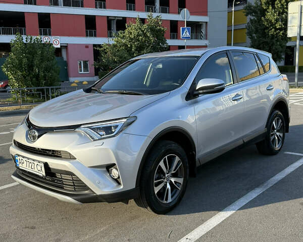 Сірий Тойота РАВ 4, об'ємом двигуна 1.99 л та пробігом 71 тис. км за 28000 $, фото 4 на Automoto.ua