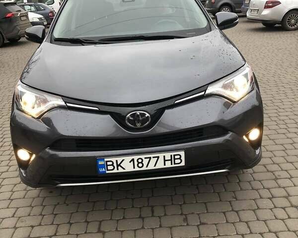 Серый Тойота РАВ 4, объемом двигателя 2.49 л и пробегом 59 тыс. км за 18000 $, фото 1 на Automoto.ua