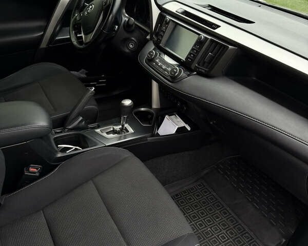 Серый Тойота РАВ 4, объемом двигателя 2.23 л и пробегом 173 тыс. км за 19900 $, фото 12 на Automoto.ua