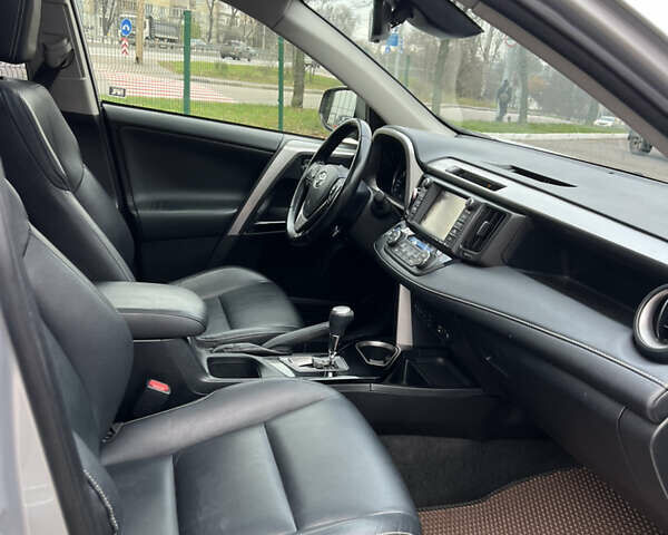 Серый Тойота РАВ 4, объемом двигателя 2.49 л и пробегом 139 тыс. км за 21900 $, фото 25 на Automoto.ua