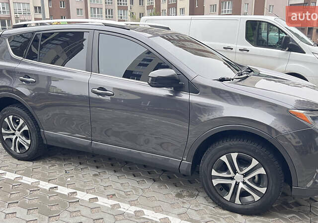 Сірий Тойота РАВ 4, об'ємом двигуна 2.49 л та пробігом 175 тис. км за 18200 $, фото 5 на Automoto.ua